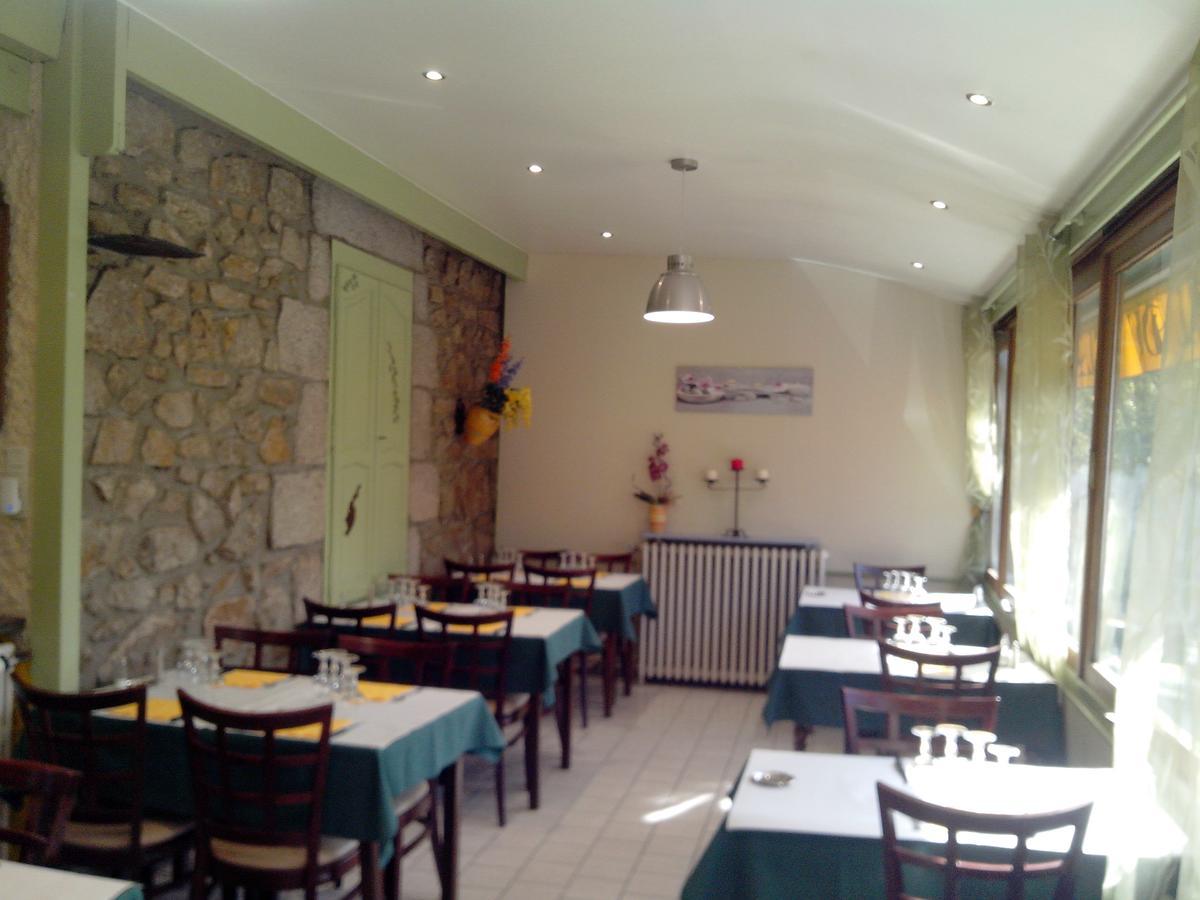 Hotel Restaurant Du Velay Le Chambon-sur-Lignon Exterior photo
